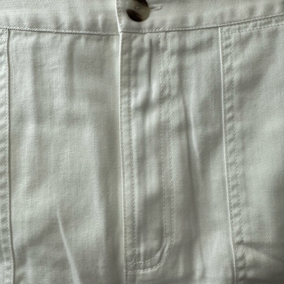 Universal Thread White Cargo Shorts Relaxed Fit - Picture 2 of 4